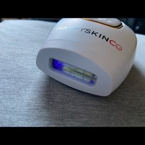 Happyskin co classic IPL laser hair removal handset.